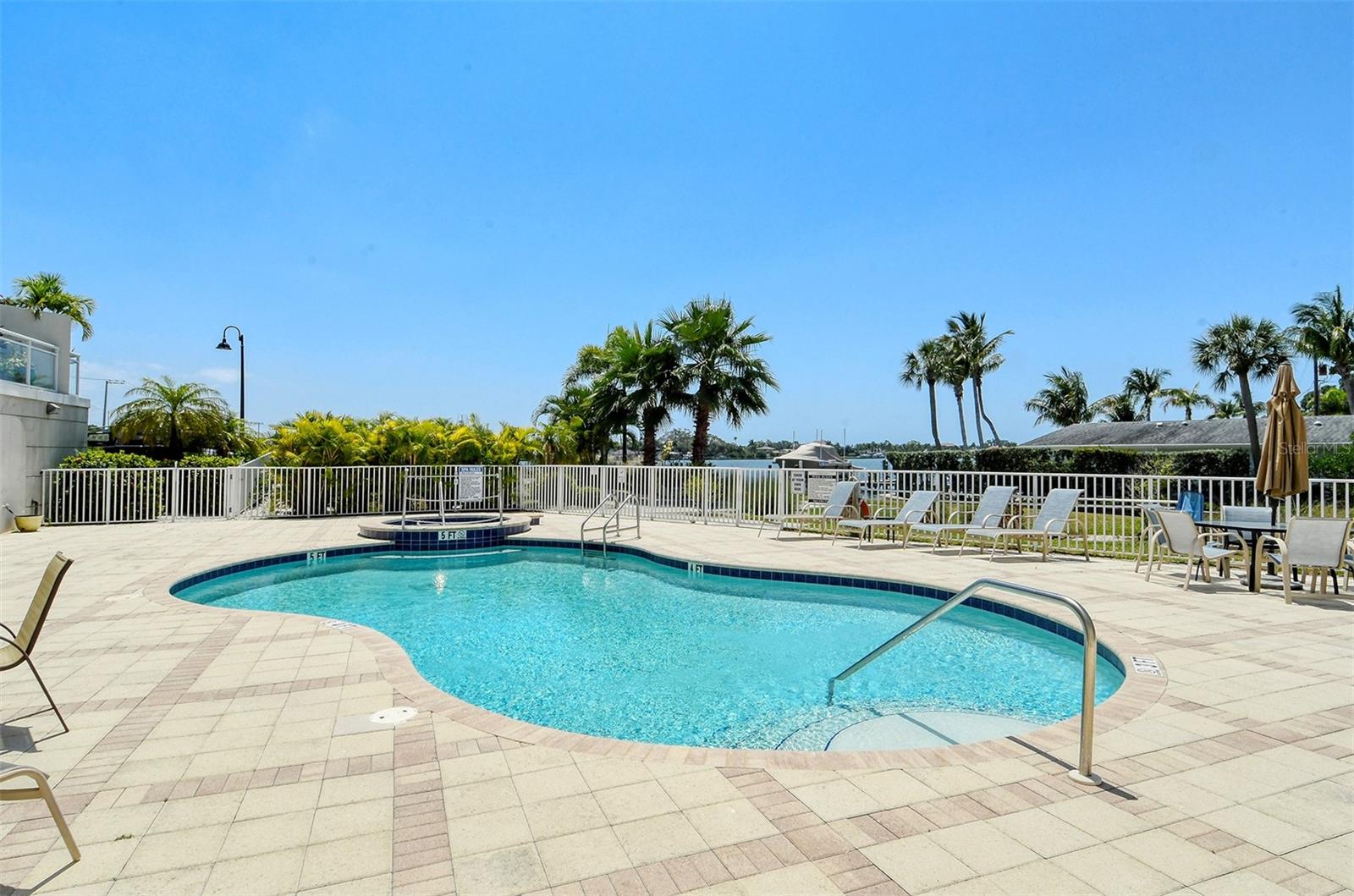 Image 40 of 75 For 516 Tamiami Trail S 102