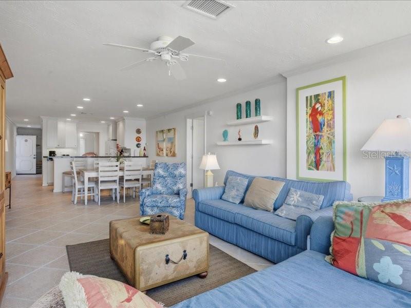 Image 10 of 46 For 8911 Midnight Pass Road 208