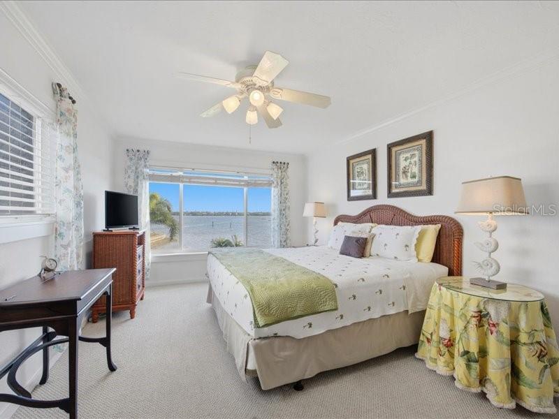 Image 15 of 46 For 8911 Midnight Pass Road 208