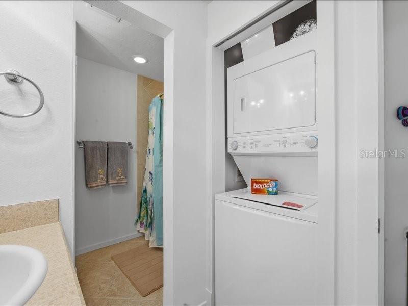 Image 20 of 46 For 8911 Midnight Pass Road 208