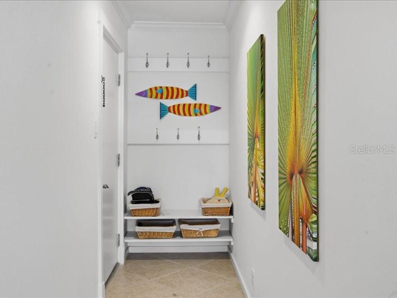 Image 23 of 46 For 8911 Midnight Pass Road 208