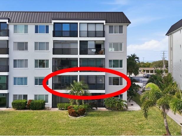 Image 26 of 46 For 8911 Midnight Pass Road 208