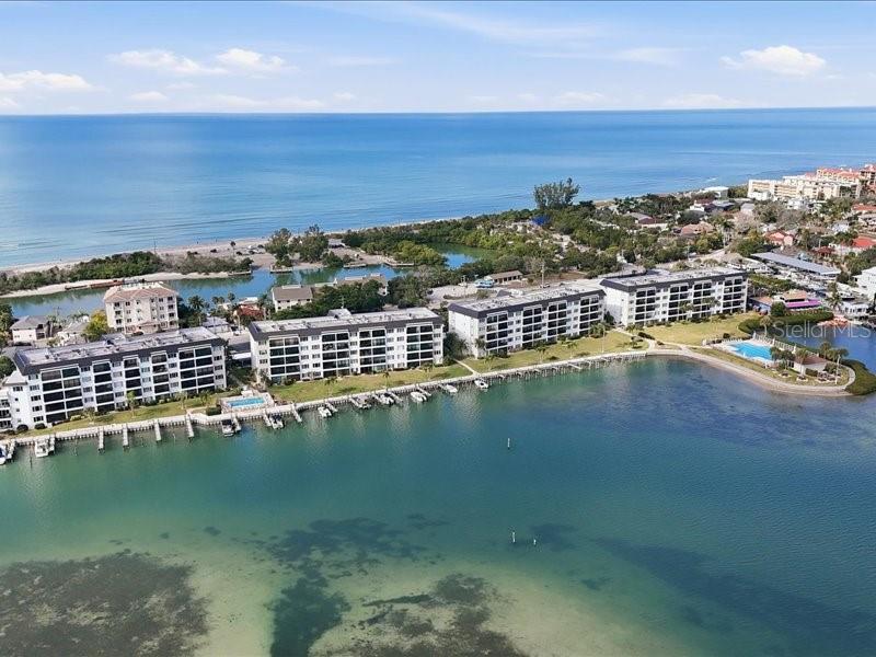 Image 28 of 46 For 8911 Midnight Pass Road 208