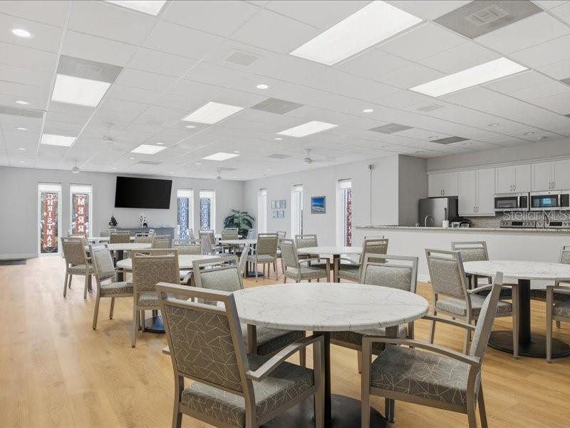 Image 30 of 46 For 8911 Midnight Pass Road 208