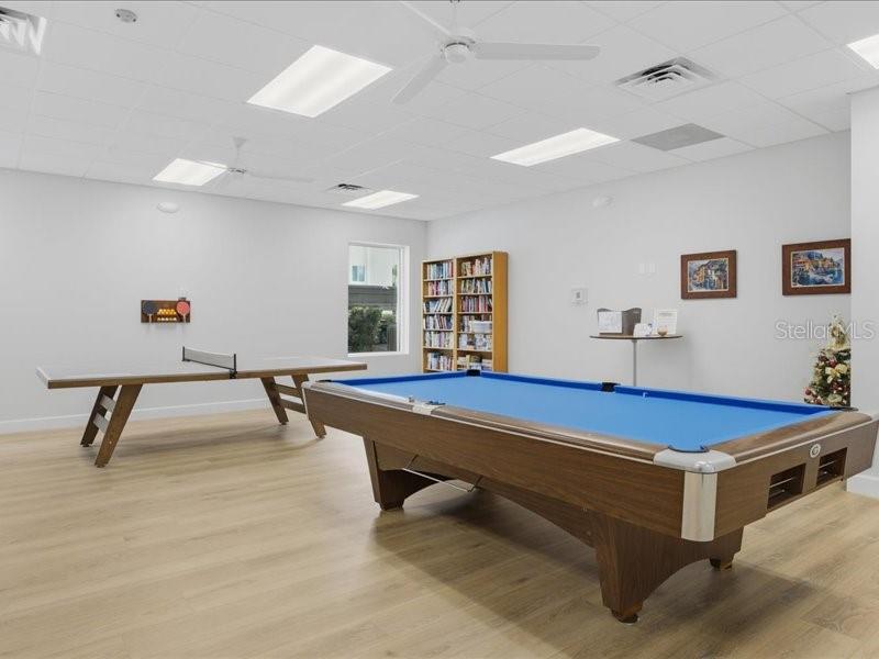 Image 32 of 46 For 8911 Midnight Pass Road 208