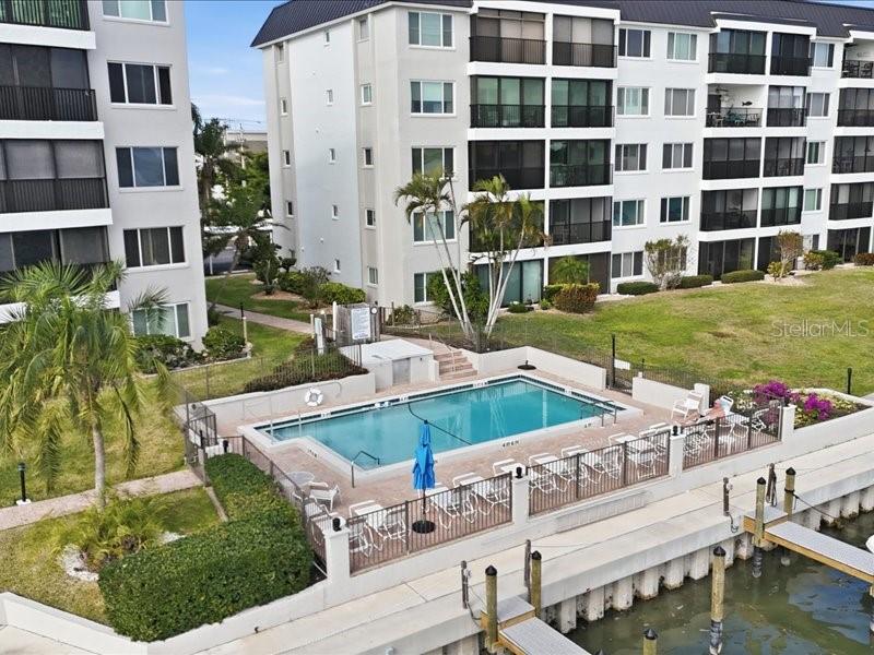 Image 36 of 46 For 8911 Midnight Pass Road 208