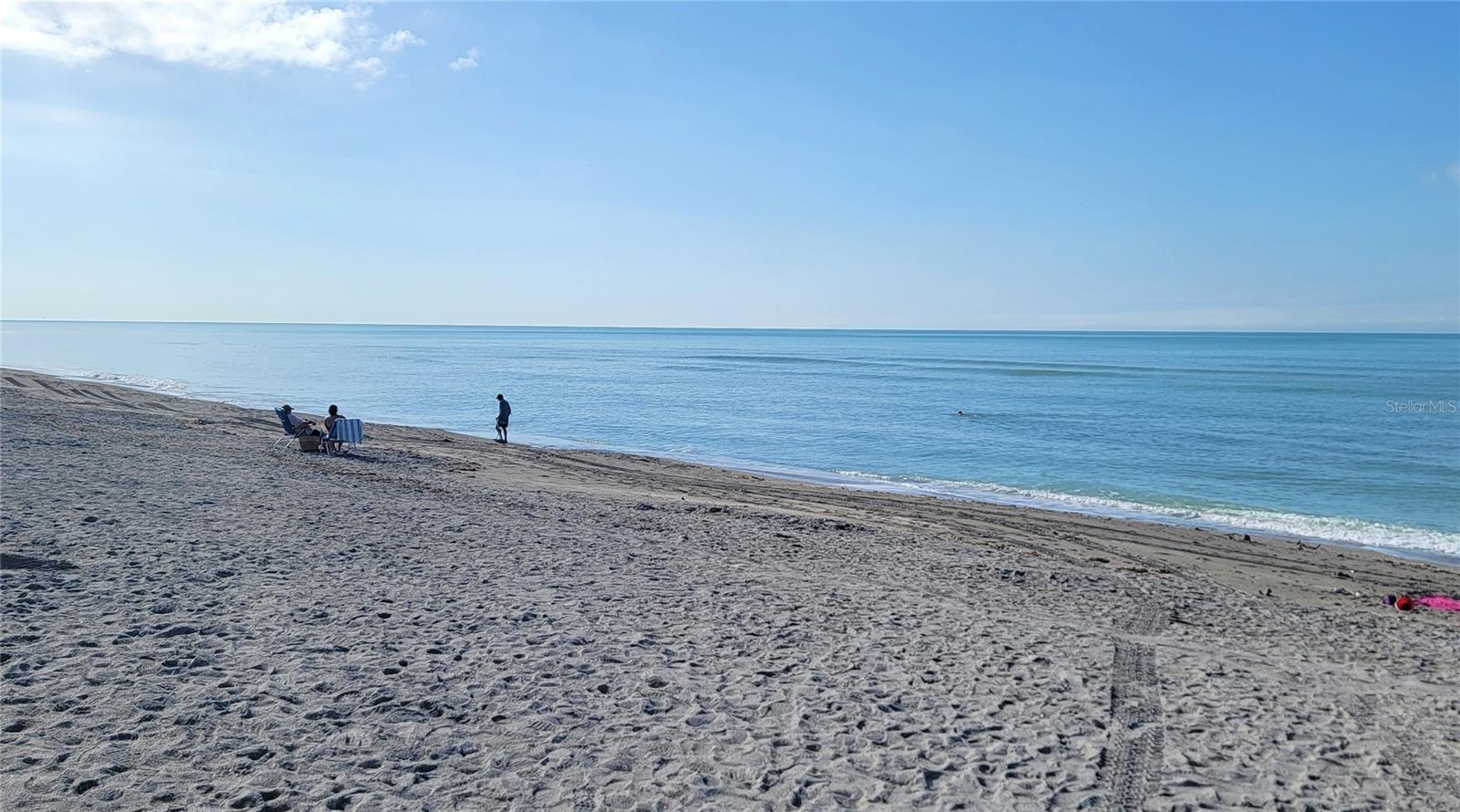 Image 39 of 46 For 8911 Midnight Pass Road 208