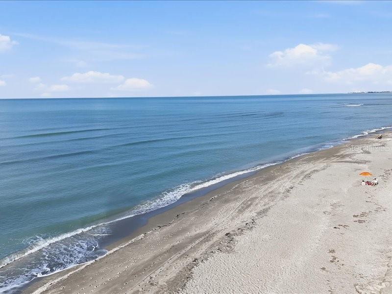 Image 41 of 46 For 8911 Midnight Pass Road 208