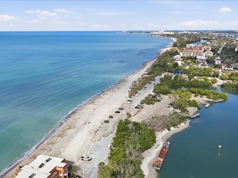 Image 43 of 46 For 8911 Midnight Pass Road 208