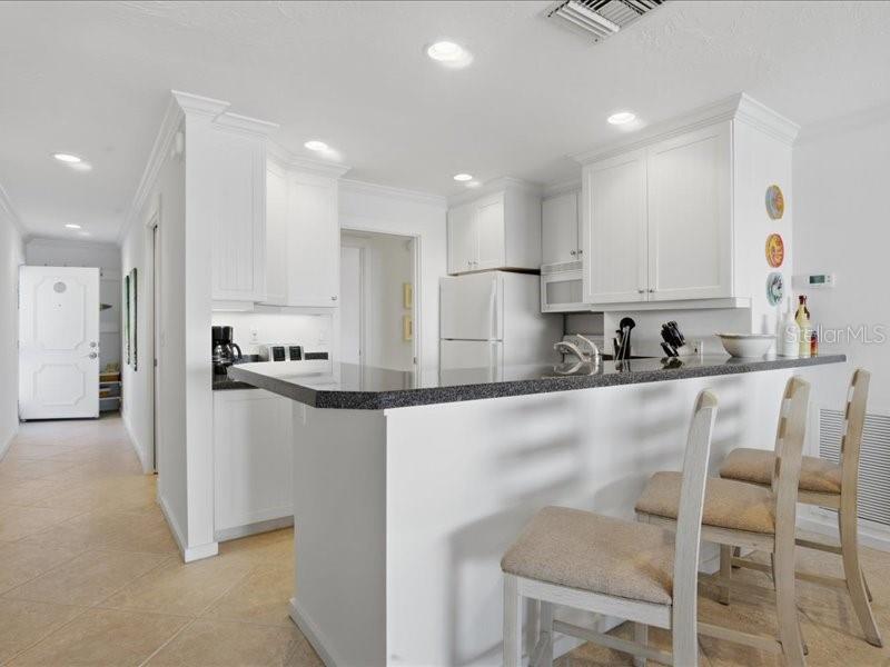 Image 5 of 46 For 8911 Midnight Pass Road 208