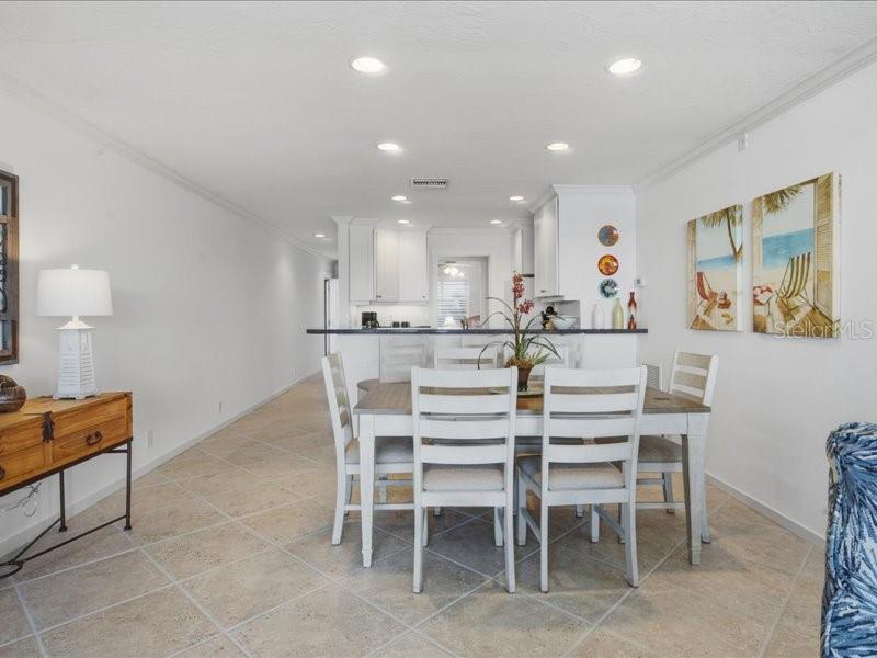 Image 8 of 46 For 8911 Midnight Pass Road 208