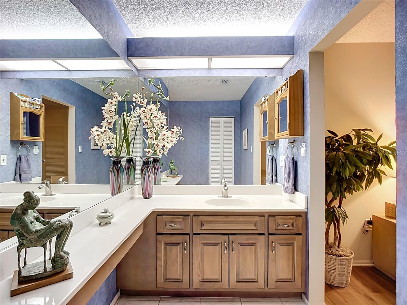 Image 20 of 52 For 4683 Oak Hollow Drive 3