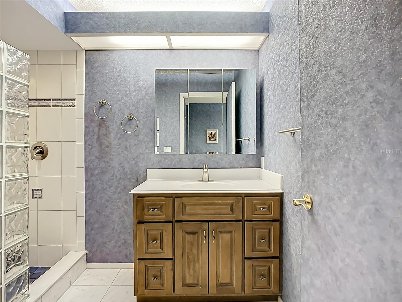 Image 22 of 52 For 4683 Oak Hollow Drive 3