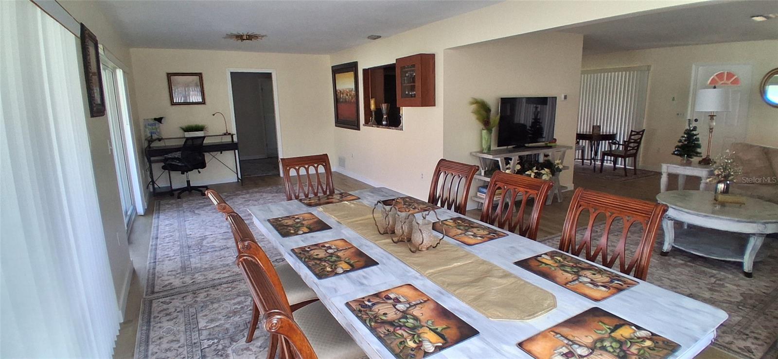 Image 11 of 34 For 441 Rubens Drive E