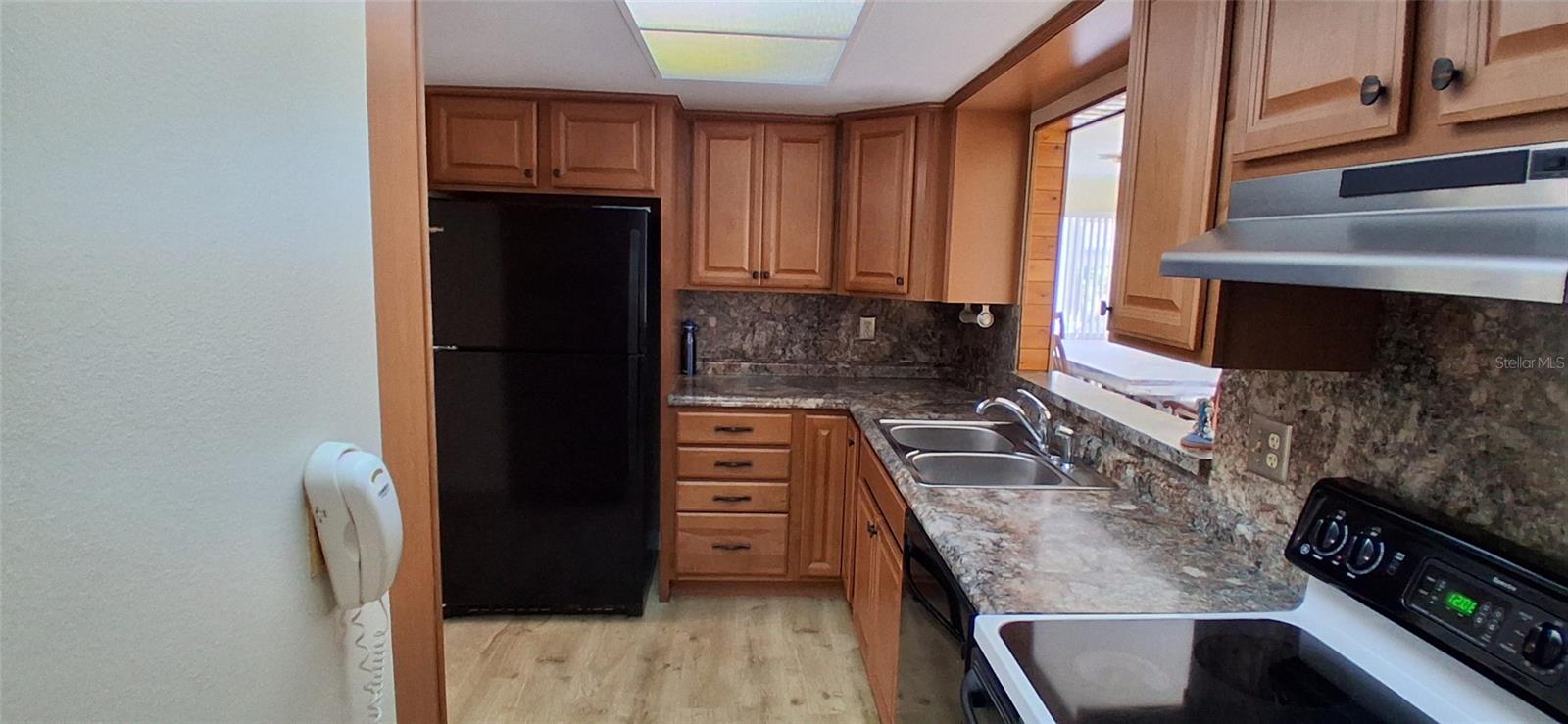 Image 7 of 34 For 441 Rubens Drive E