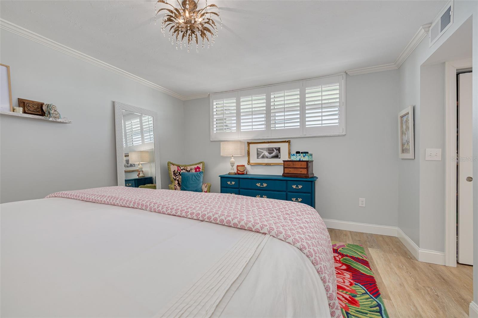 Image 17 of 69 For 8710 Midnight Pass Road 501b