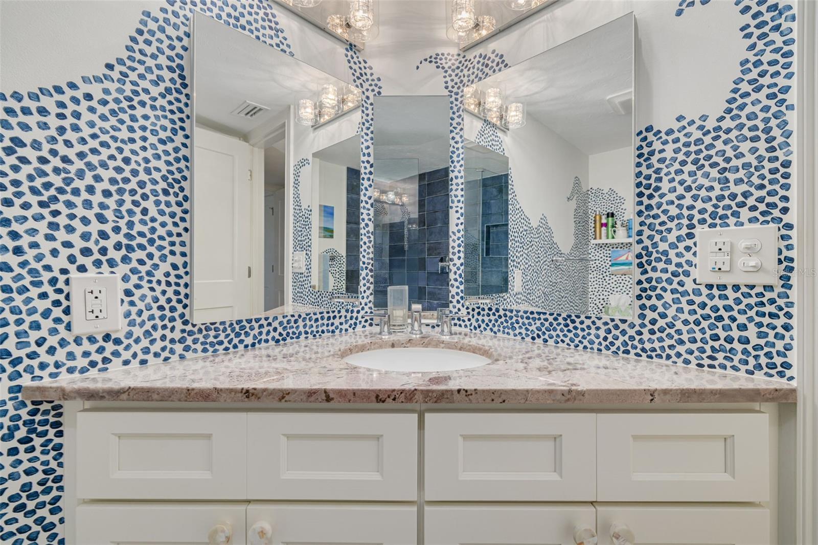 Image 20 of 69 For 8710 Midnight Pass Road 501b