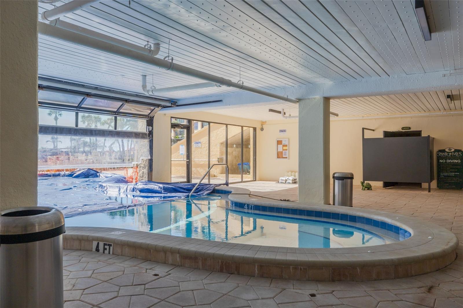 Image 28 of 69 For 8710 Midnight Pass Road 501b