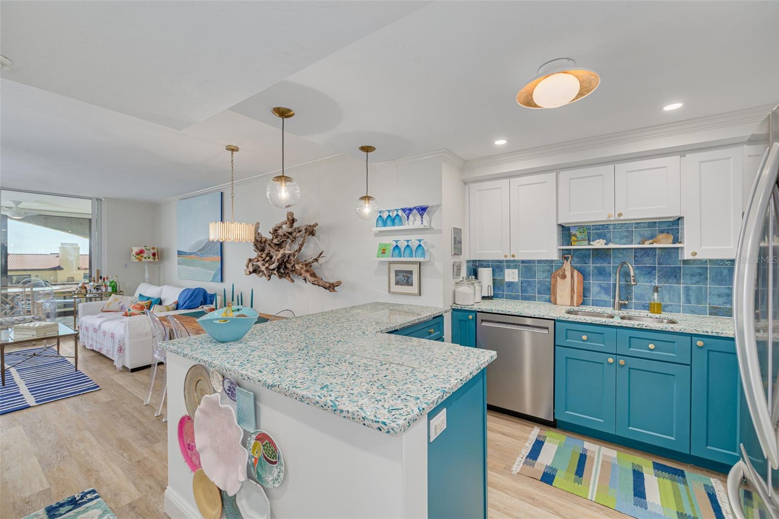 Image 6 of 69 For 8710 Midnight Pass Road 501b