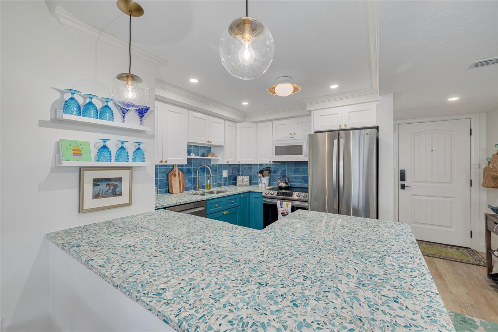 Image 9 of 69 For 8710 Midnight Pass Road 501b