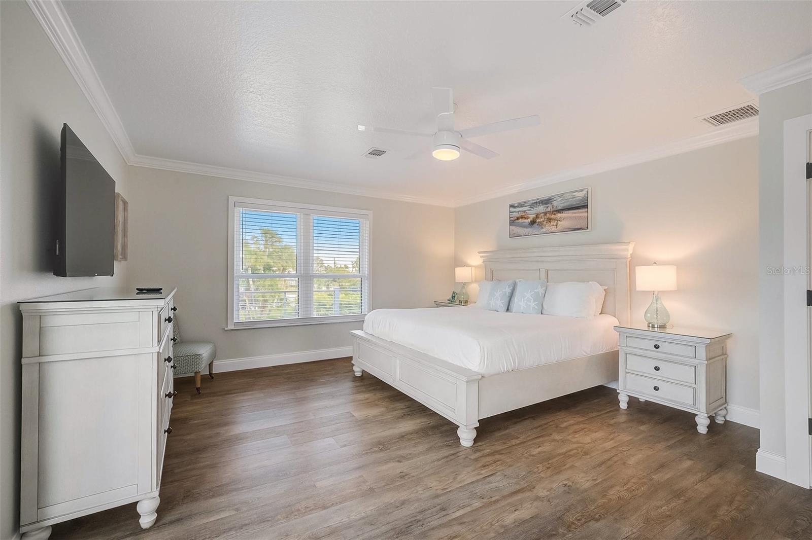 Image 18 of 73 For 5708 Holmes Boulevard