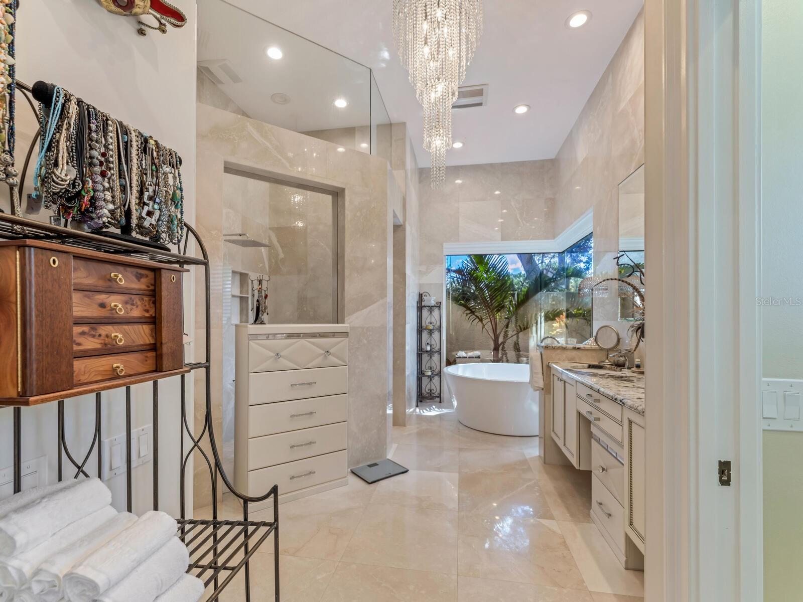 Image 18 of 54 For 8687 Woodbriar Drive