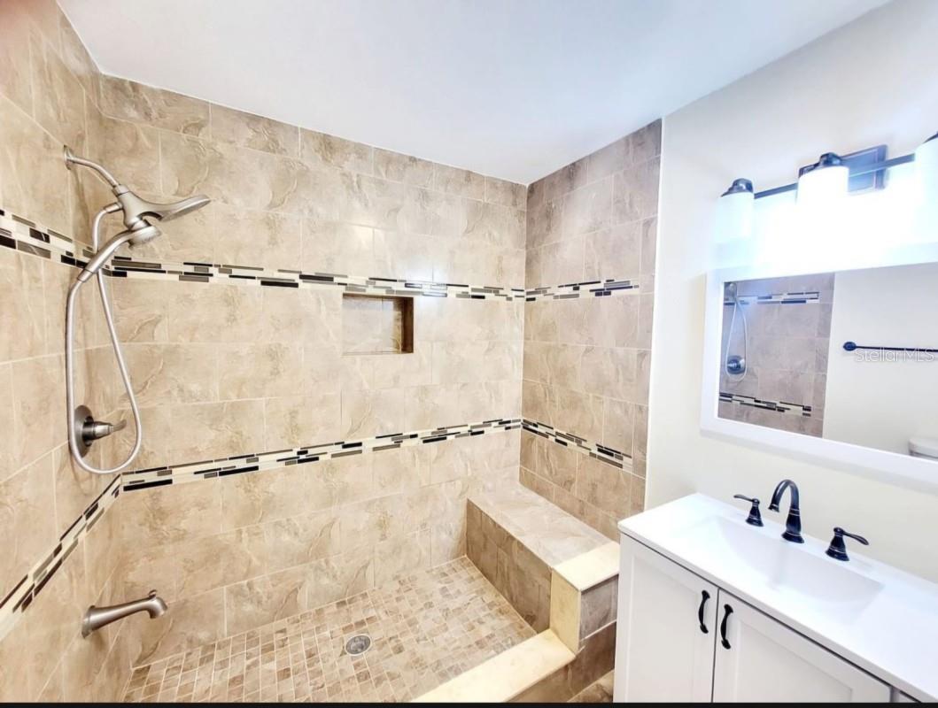 Image 3 of 6 For 8605 May Circle