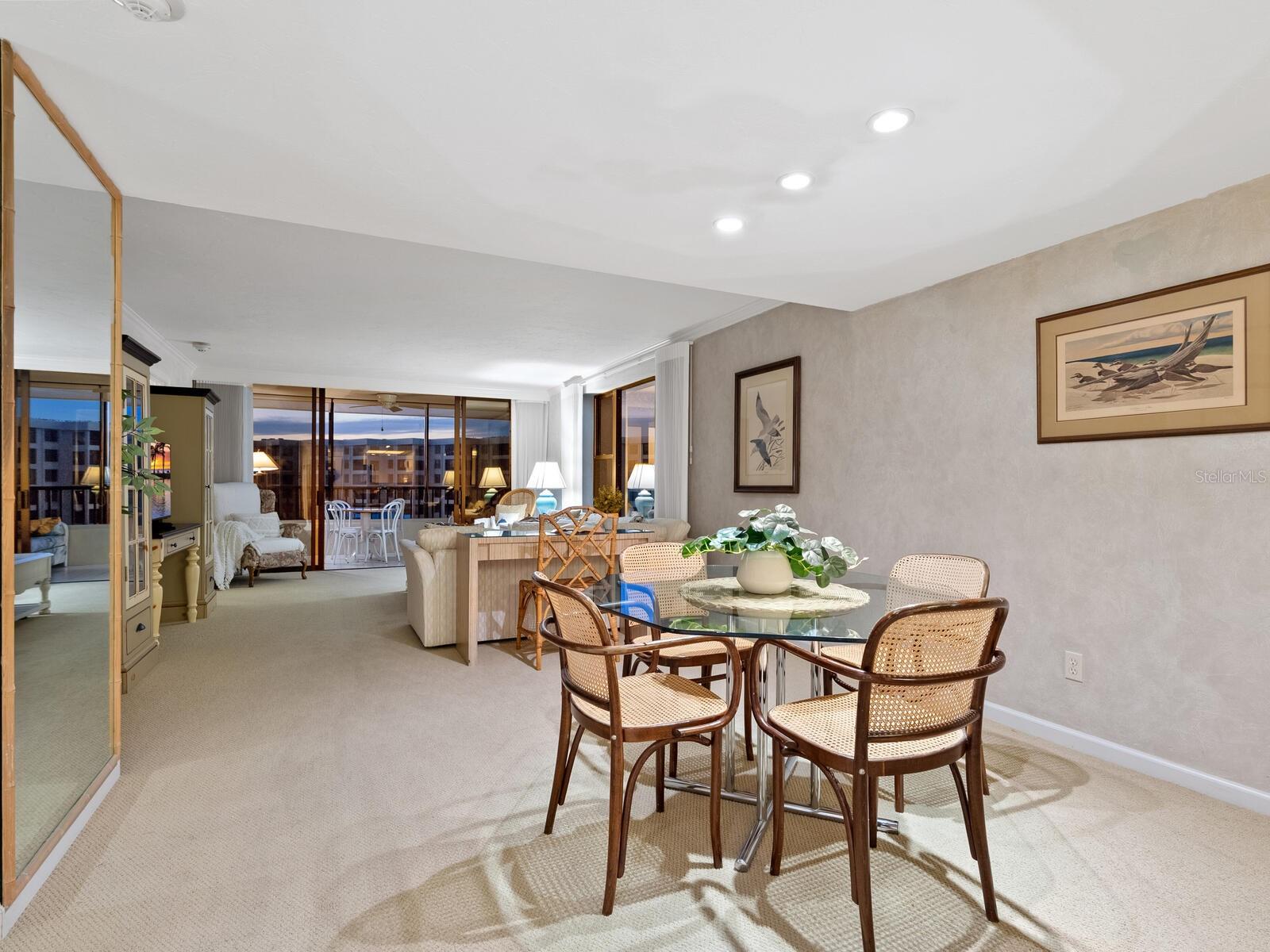 Image 10 of 62 For 5790 Midnight Pass Road 510