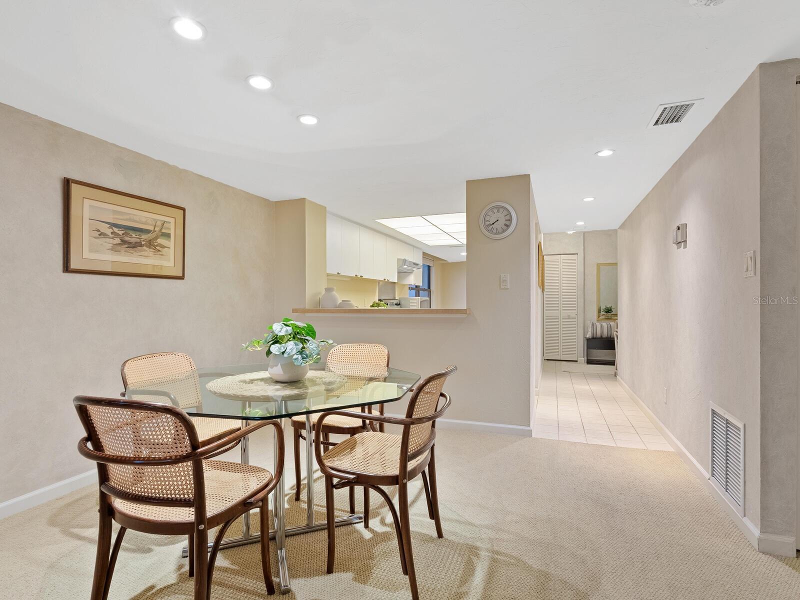 Image 20 of 62 For 5790 Midnight Pass Road 510