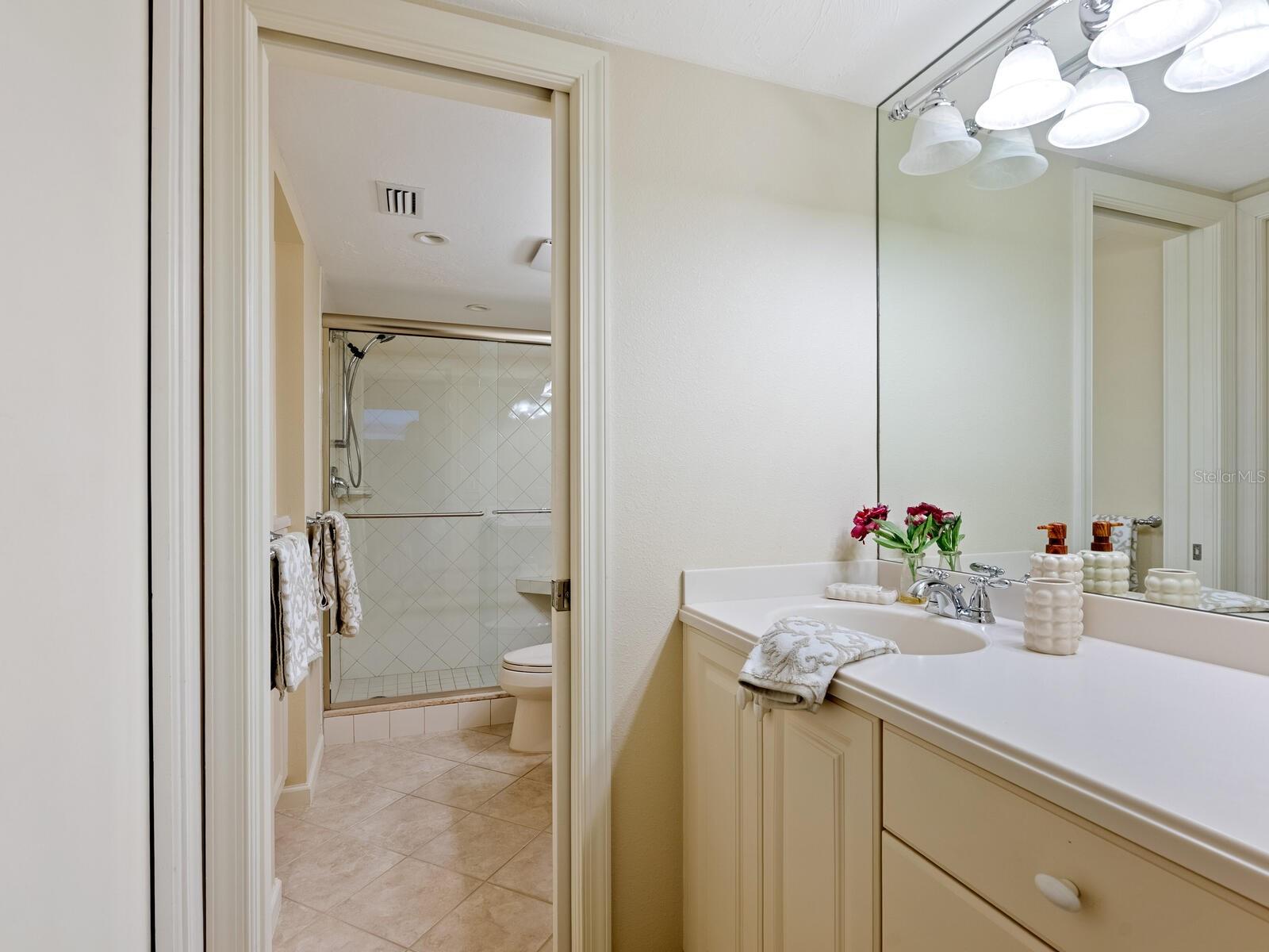 Image 27 of 62 For 5790 Midnight Pass Road 510