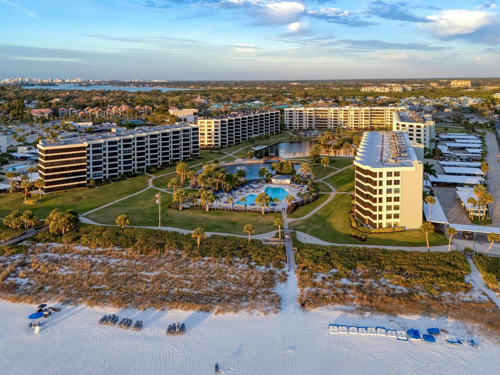 Image 37 of 62 For 5790 Midnight Pass Road 510