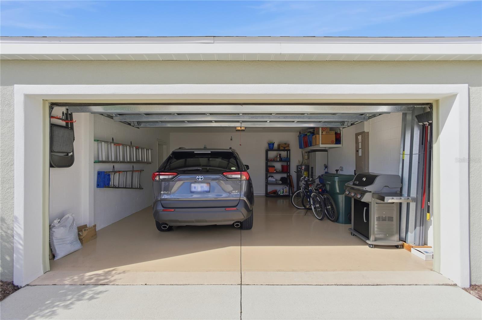 Image 16 of 37 For 12642 Shimmering Oak Circle