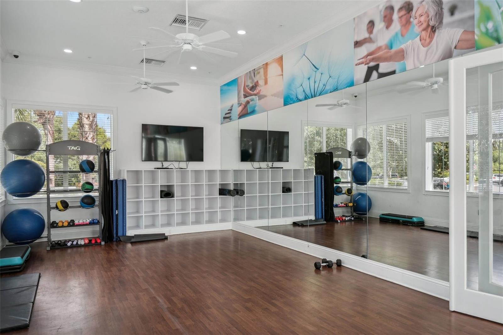 Image 22 of 37 For 12642 Shimmering Oak Circle