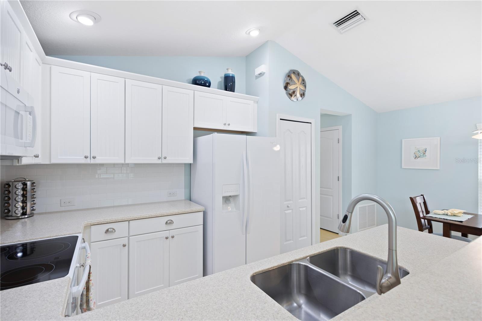 Image 7 of 37 For 12642 Shimmering Oak Circle