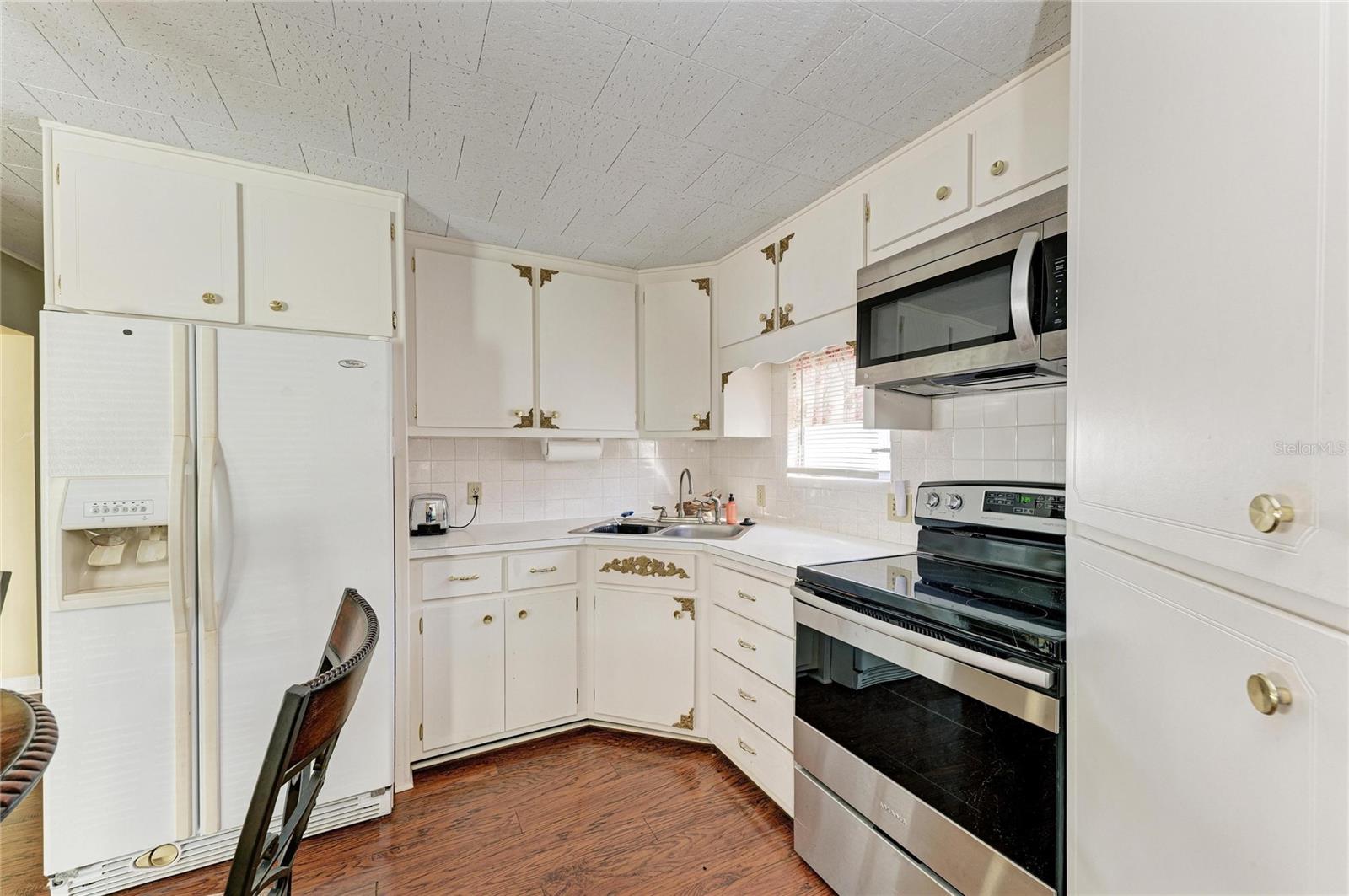 Image 11 of 31 For 415 Dublin Avenue