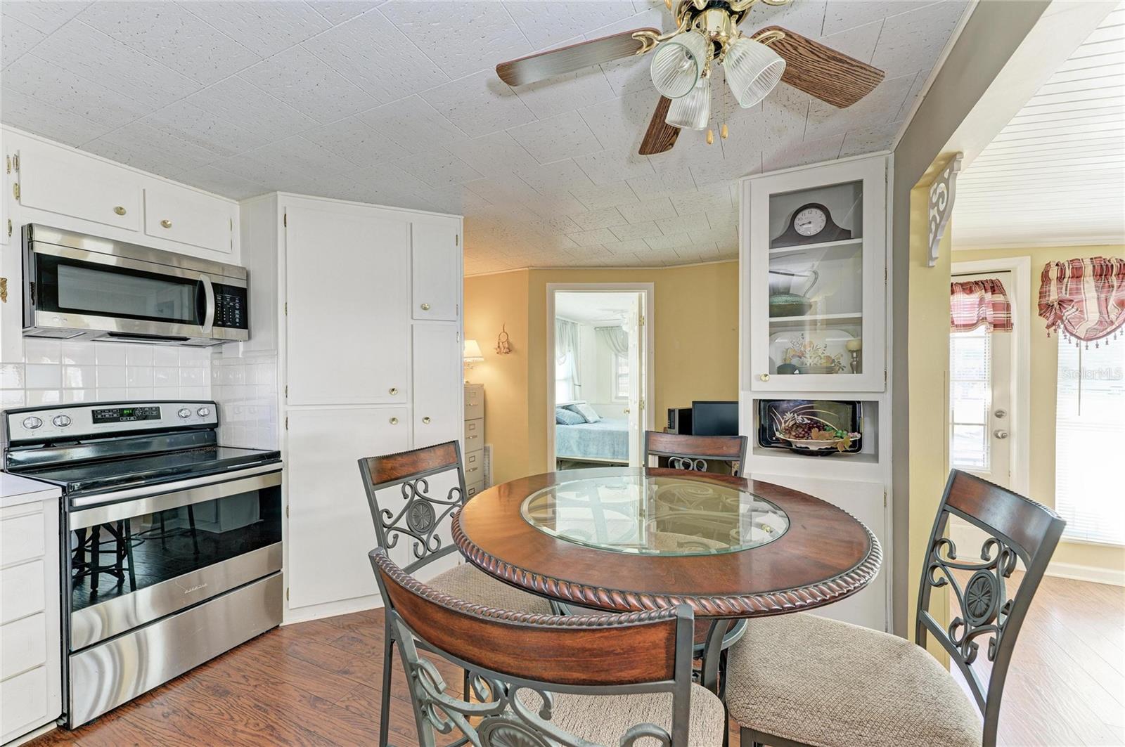 Image 12 of 31 For 415 Dublin Avenue