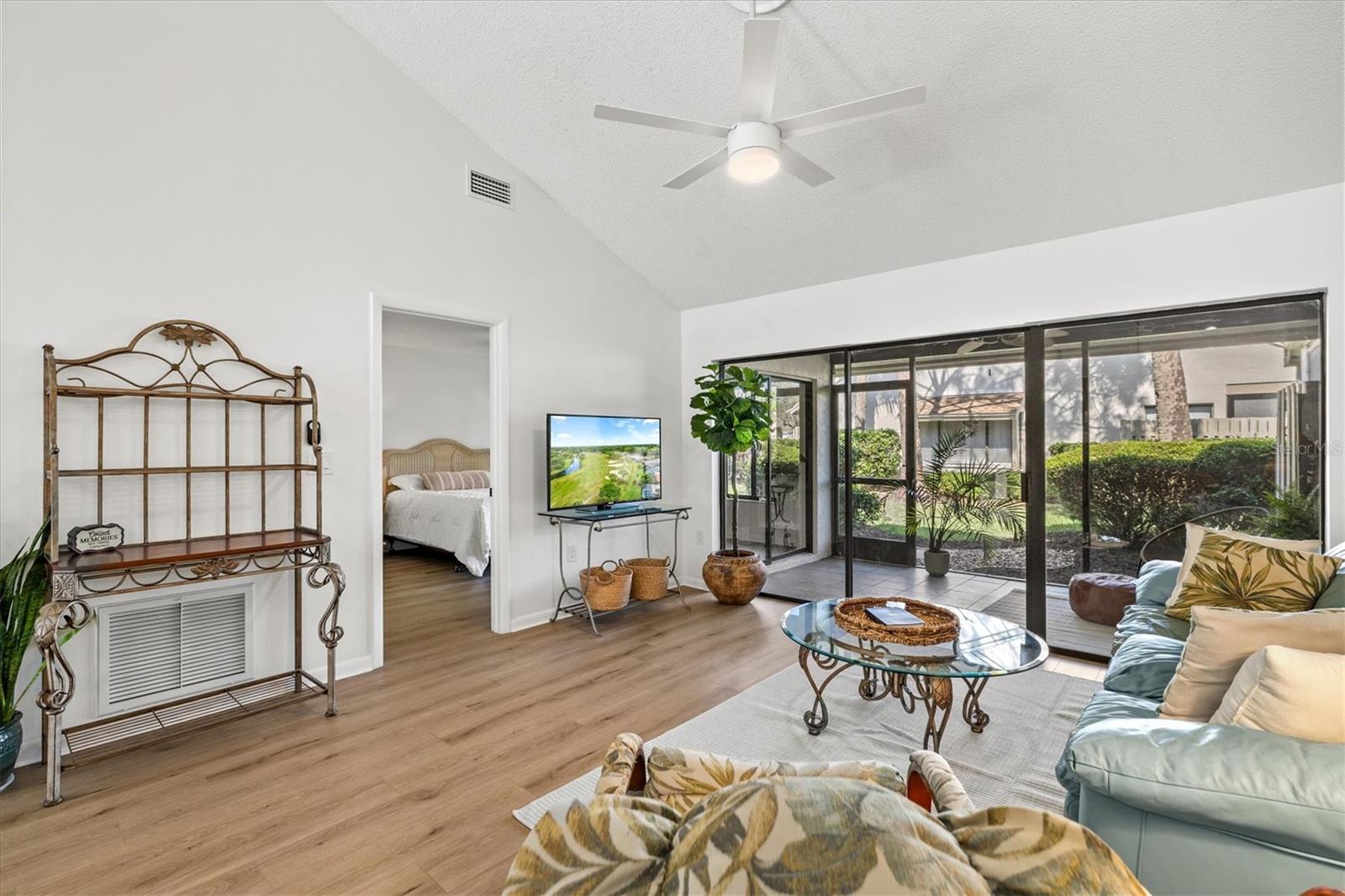 Image 14 of 50 For 5354 Myrtle Wood  50