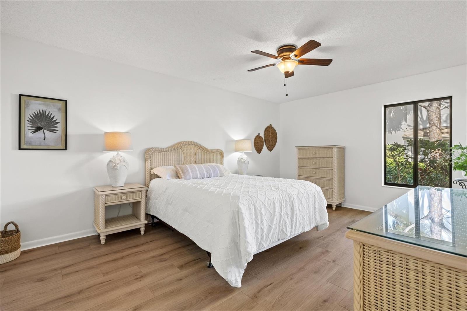 Image 15 of 50 For 5354 Myrtle Wood  50