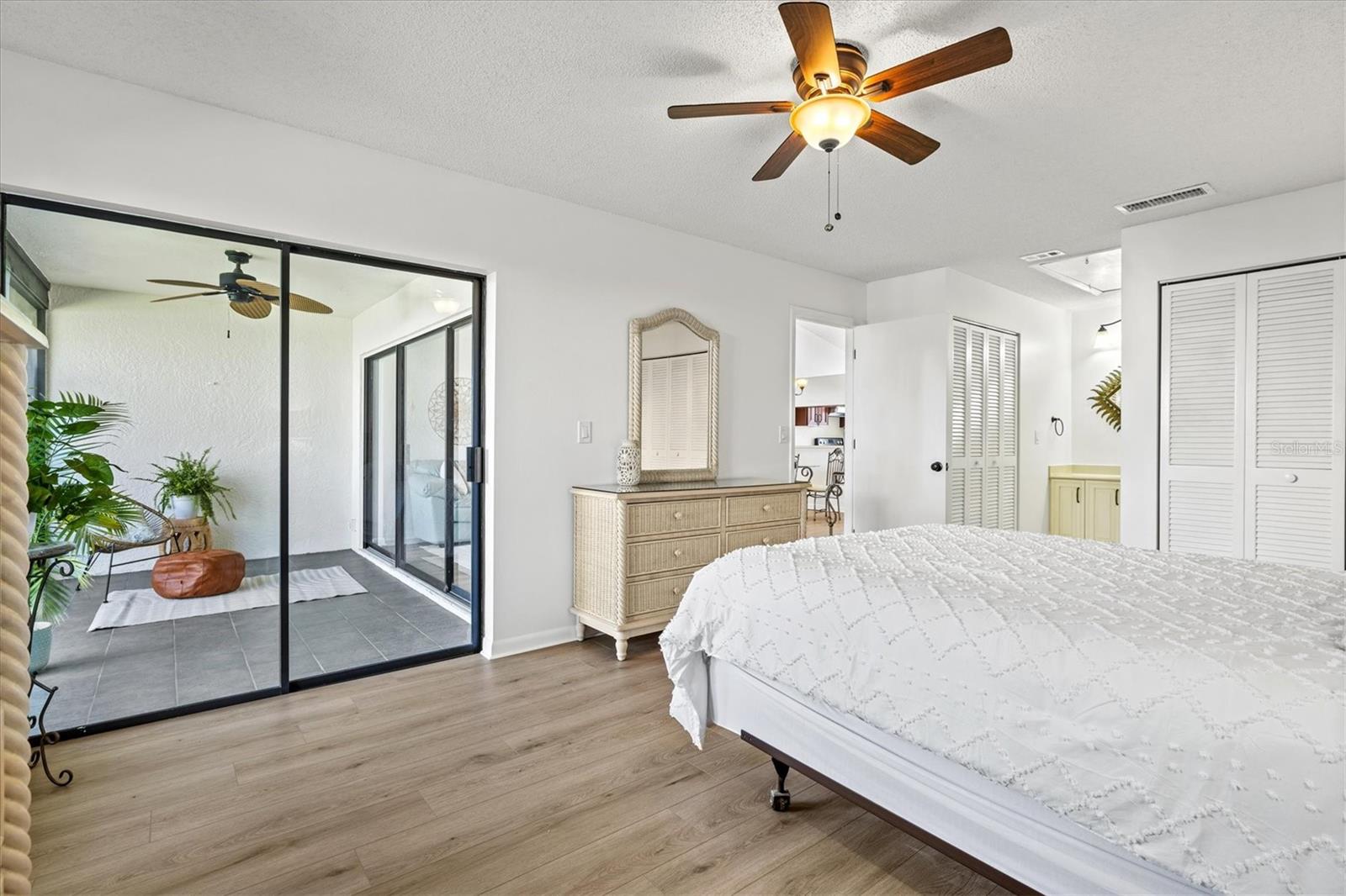 Image 17 of 50 For 5354 Myrtle Wood  50