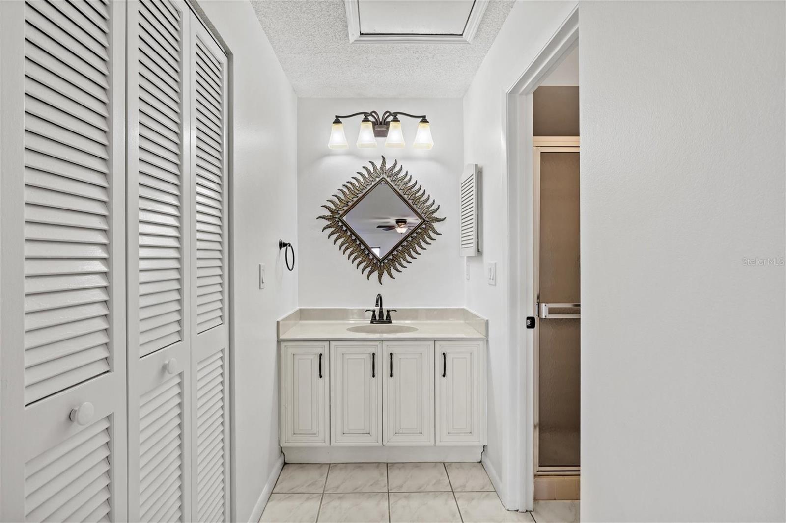 Image 18 of 50 For 5354 Myrtle Wood  50