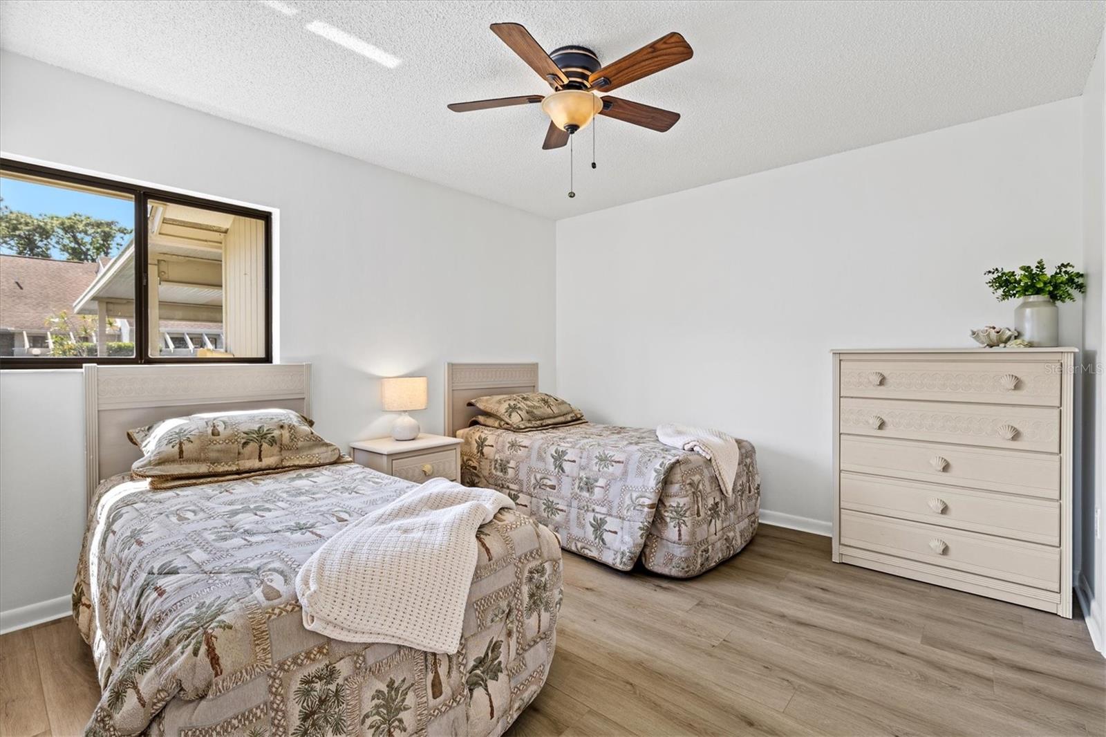 Image 20 of 50 For 5354 Myrtle Wood  50