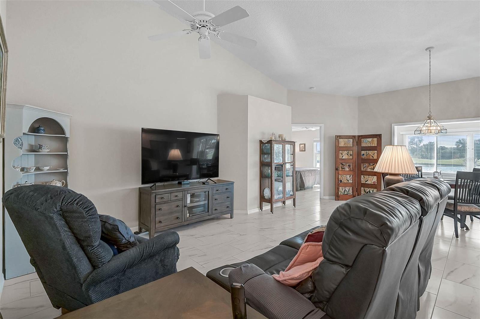 Image 12 of 40 For 1611 Fairway Oaks Drive