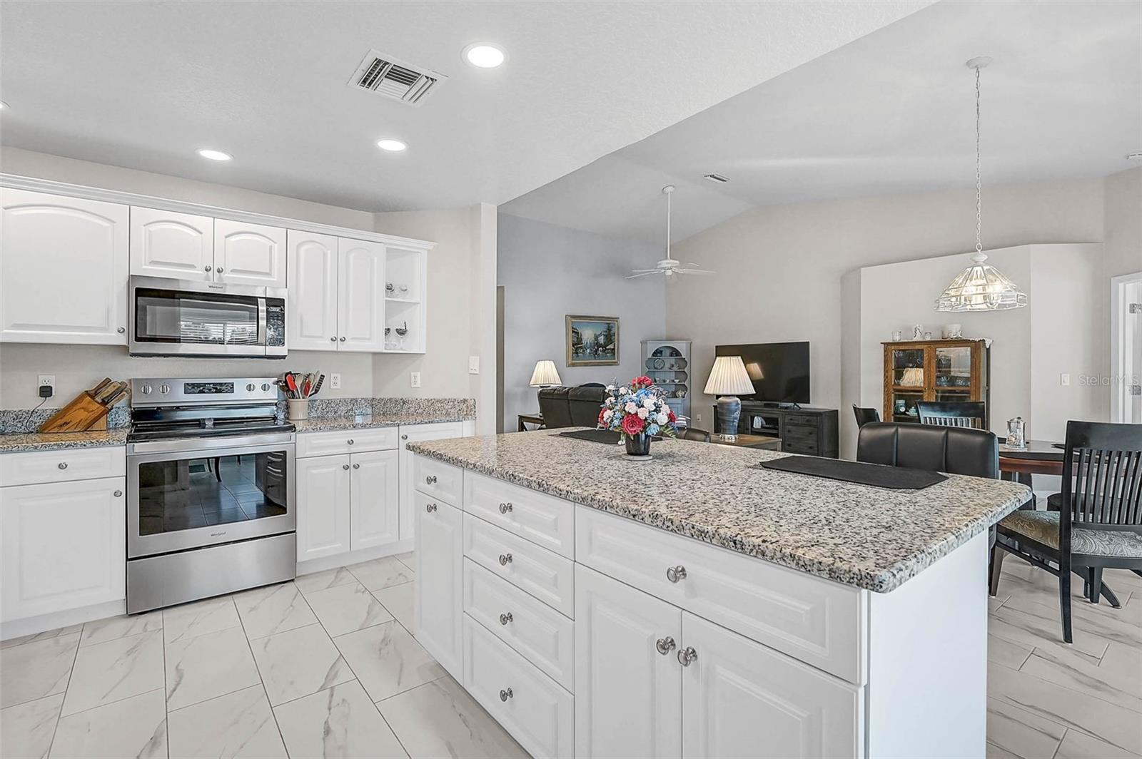 Image 4 of 40 For 1611 Fairway Oaks Drive