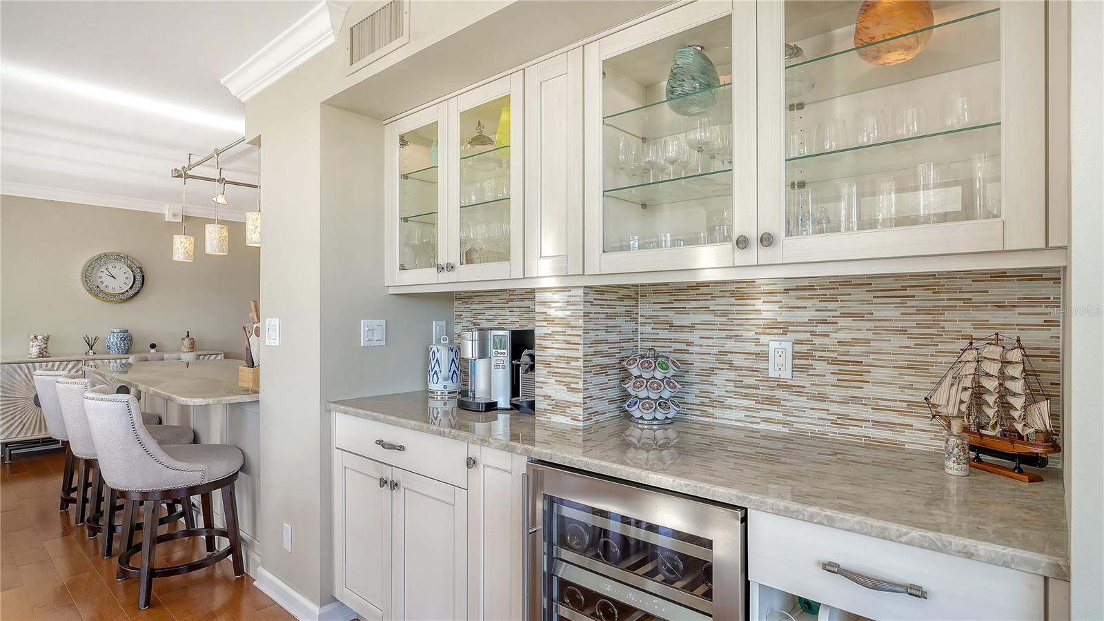 Image 13 of 40 For 775 Longboat Club Road 204