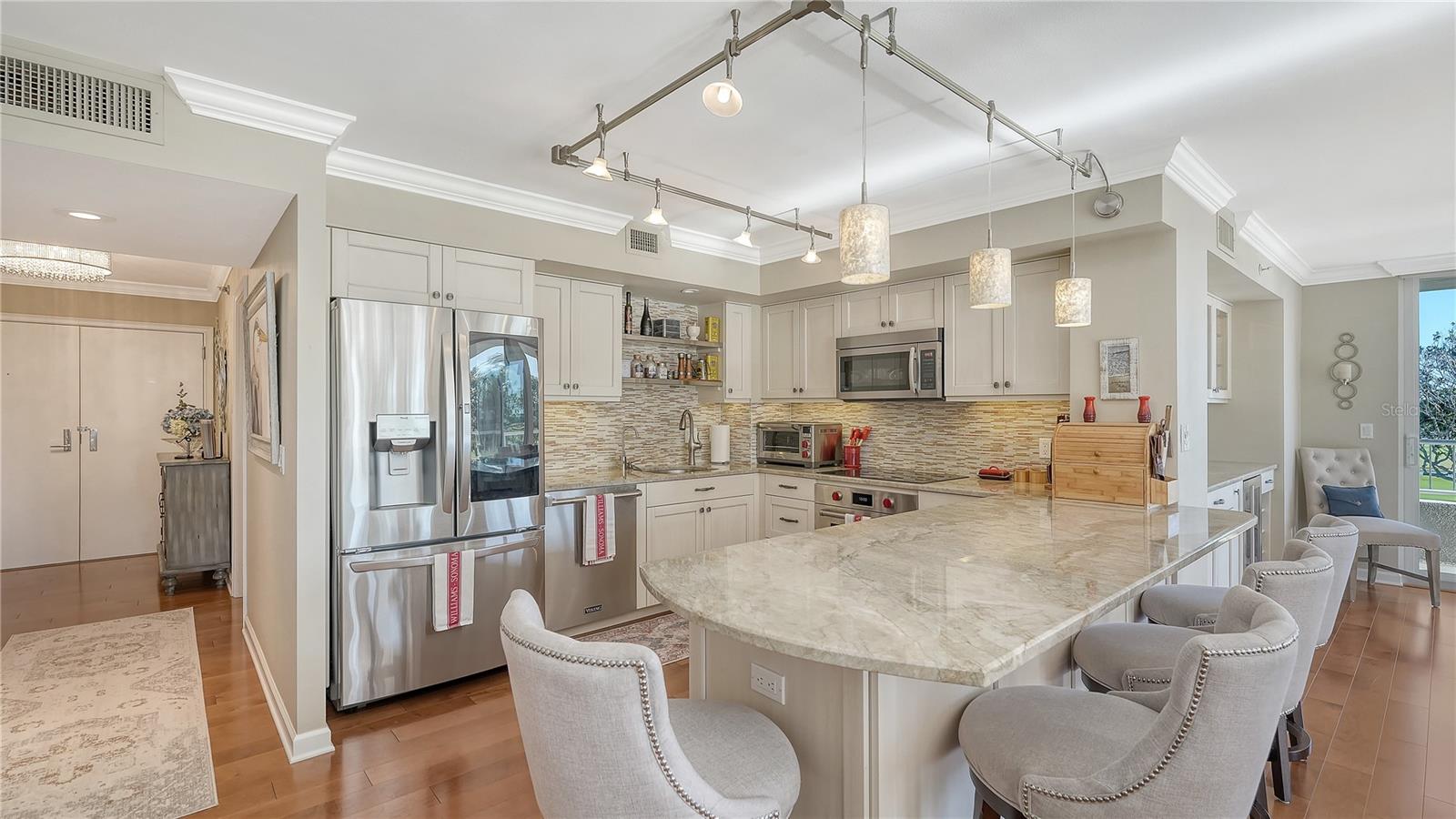 Image 14 of 40 For 775 Longboat Club Road 204