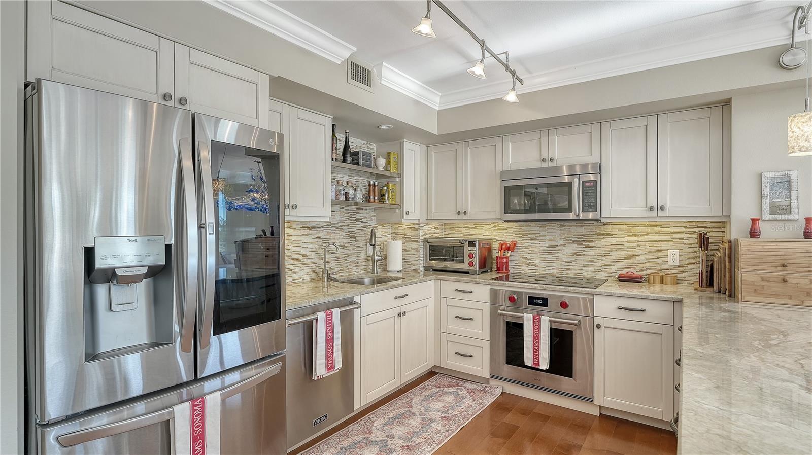 Image 15 of 40 For 775 Longboat Club Road 204