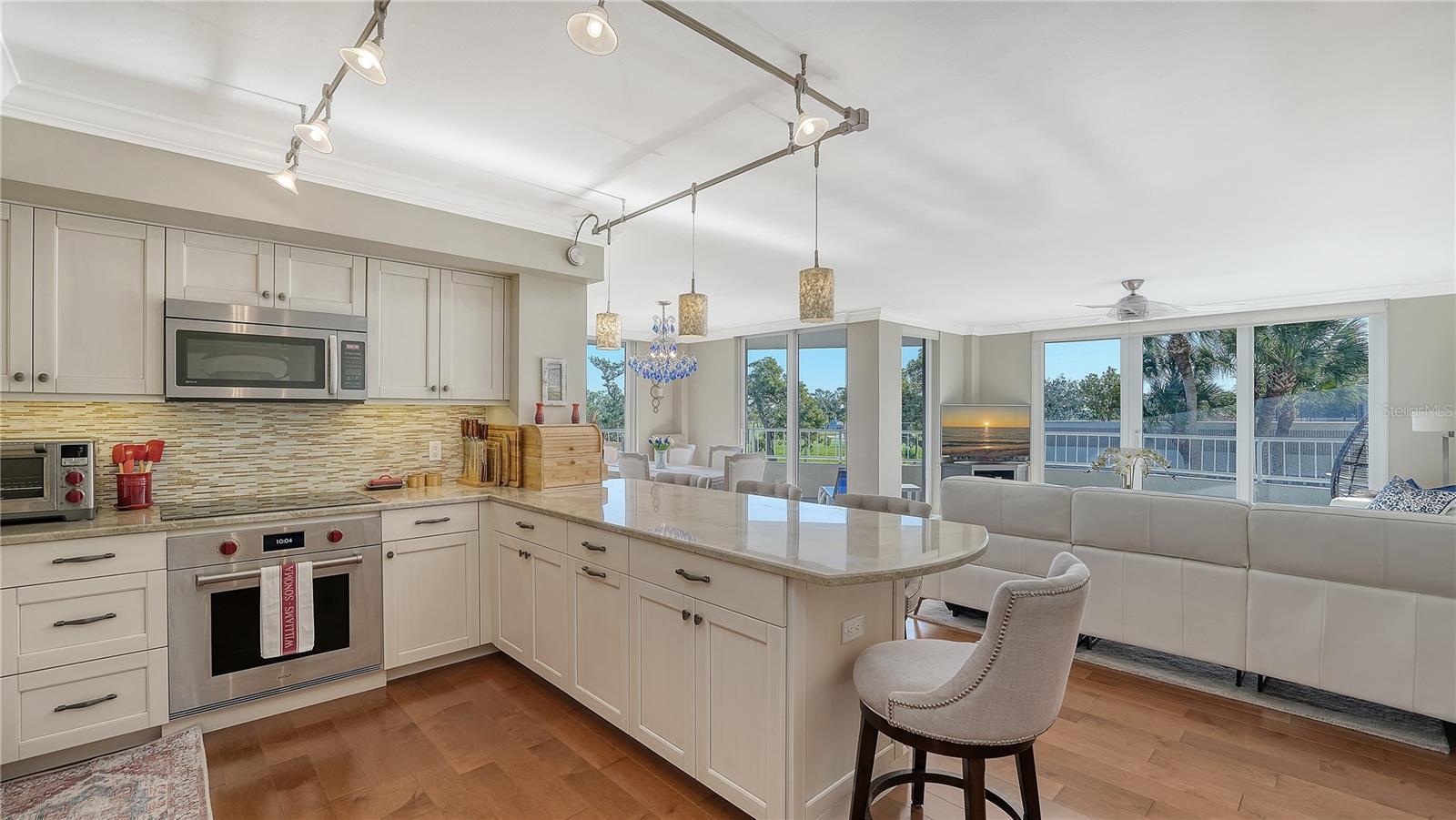 Image 17 of 40 For 775 Longboat Club Road 204