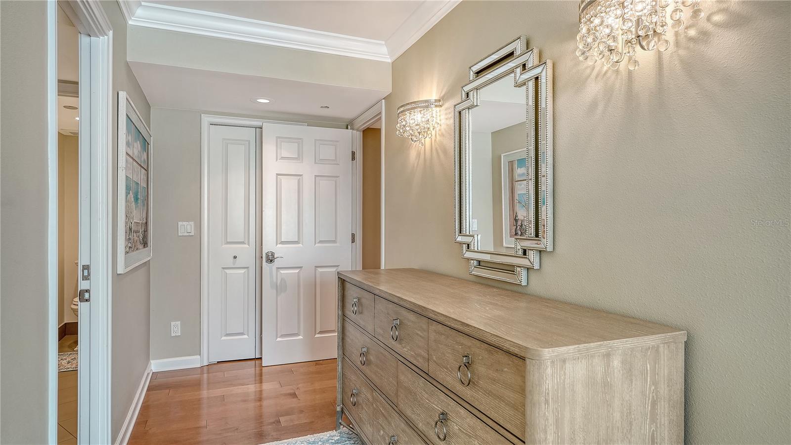 Image 19 of 40 For 775 Longboat Club Road 204