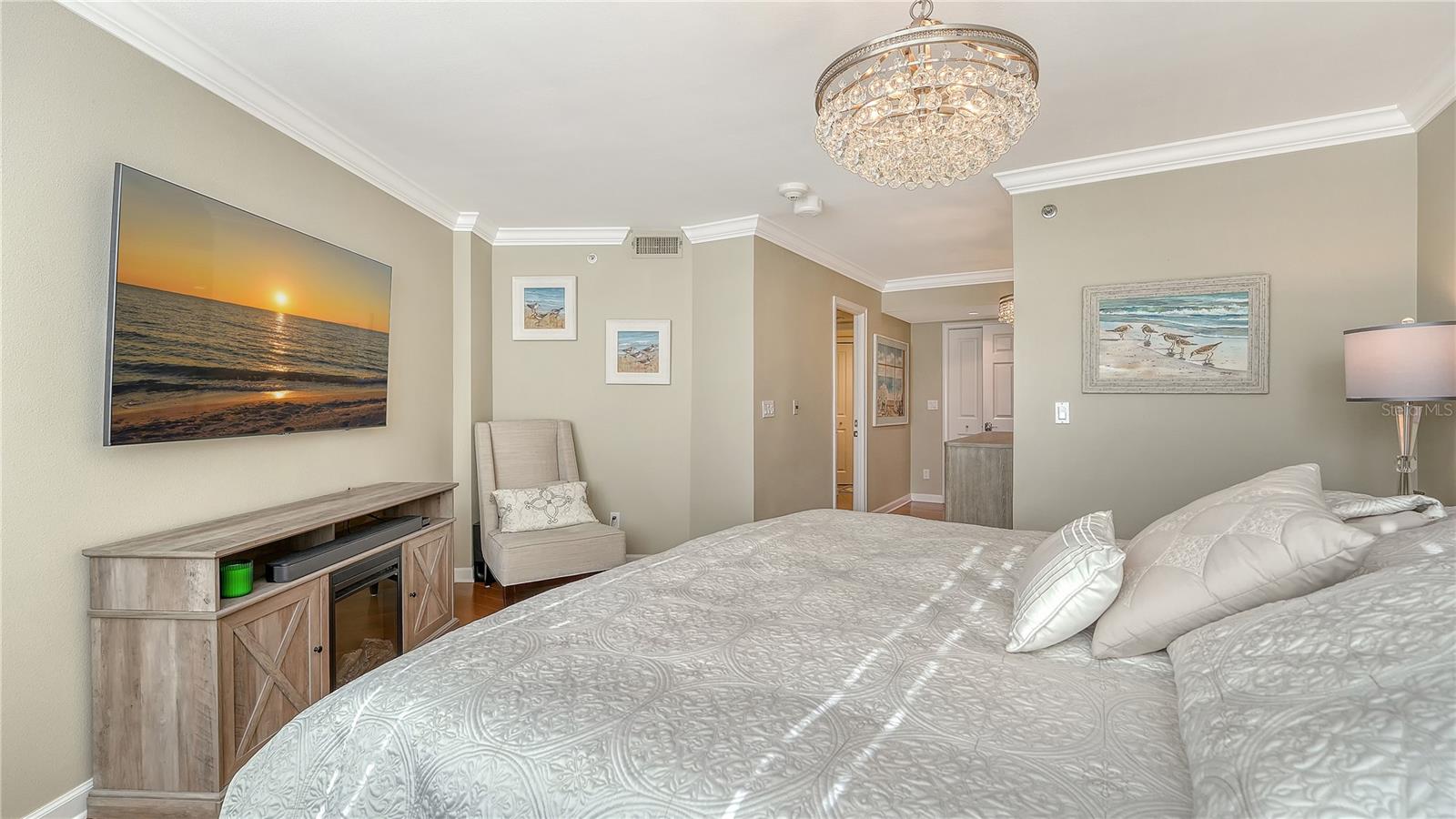 Image 21 of 40 For 775 Longboat Club Road 204