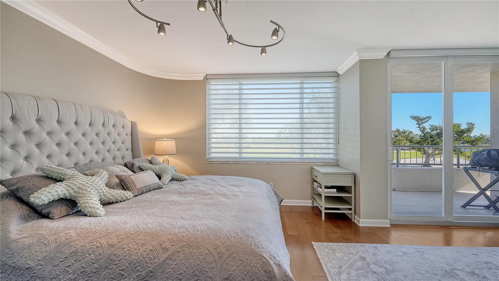 Image 24 of 40 For 775 Longboat Club Road 204